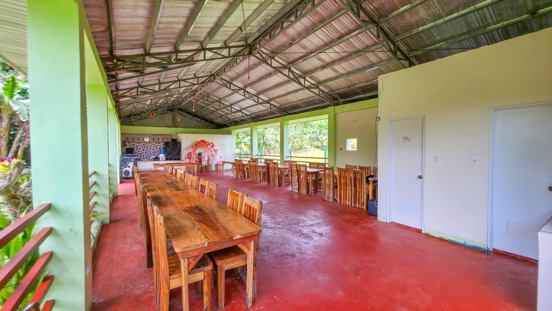 Cottage 1500 seating arrangement